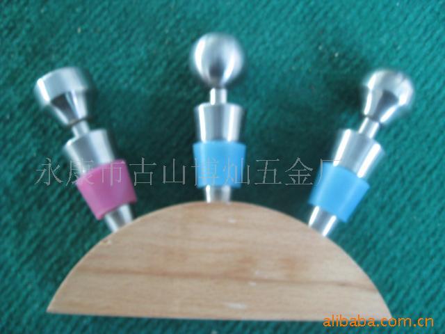 酒塞。倒酒器。酒环。、割纸