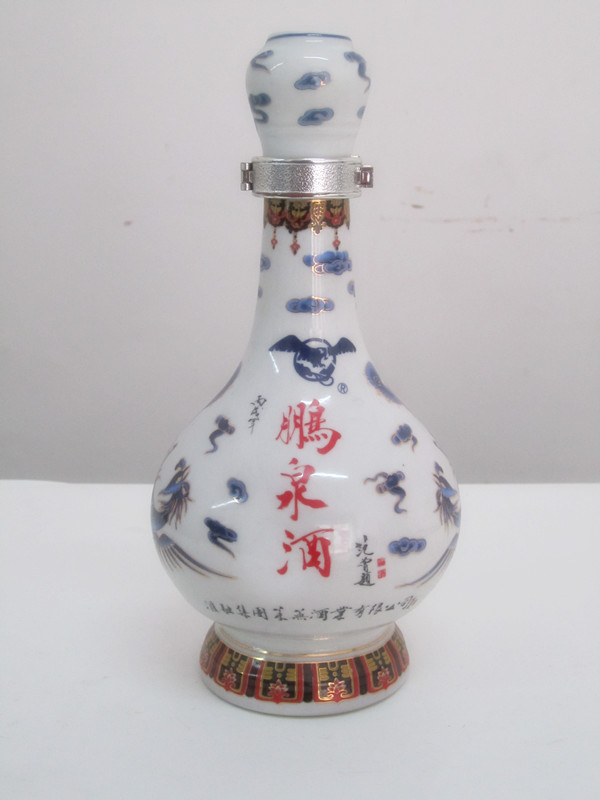 精美酒具,logo酒瓶