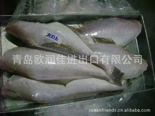 䶳