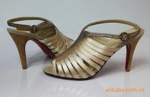 ChristianLouboutinŮ߸Ь