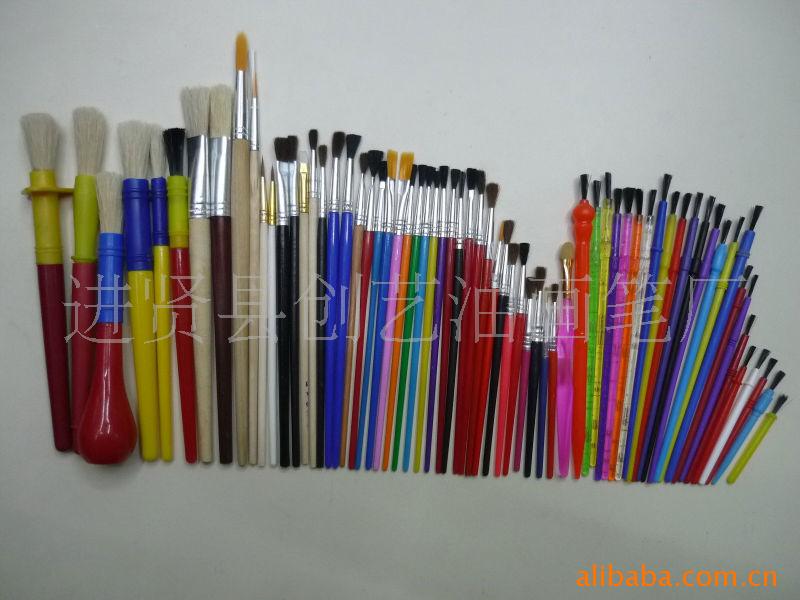 厂家各种规格的画笔(塑料杆木杆)