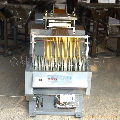 提供珠片模具,冲片机。