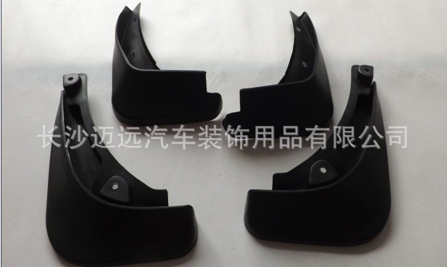 赲