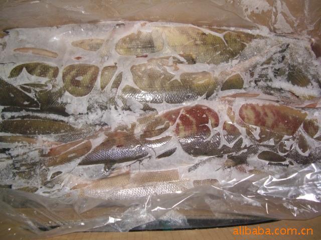 䶳