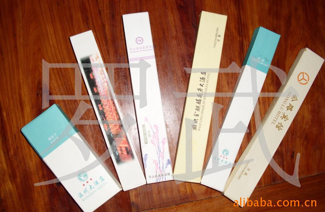 牙刷梳子香皂拖鞋