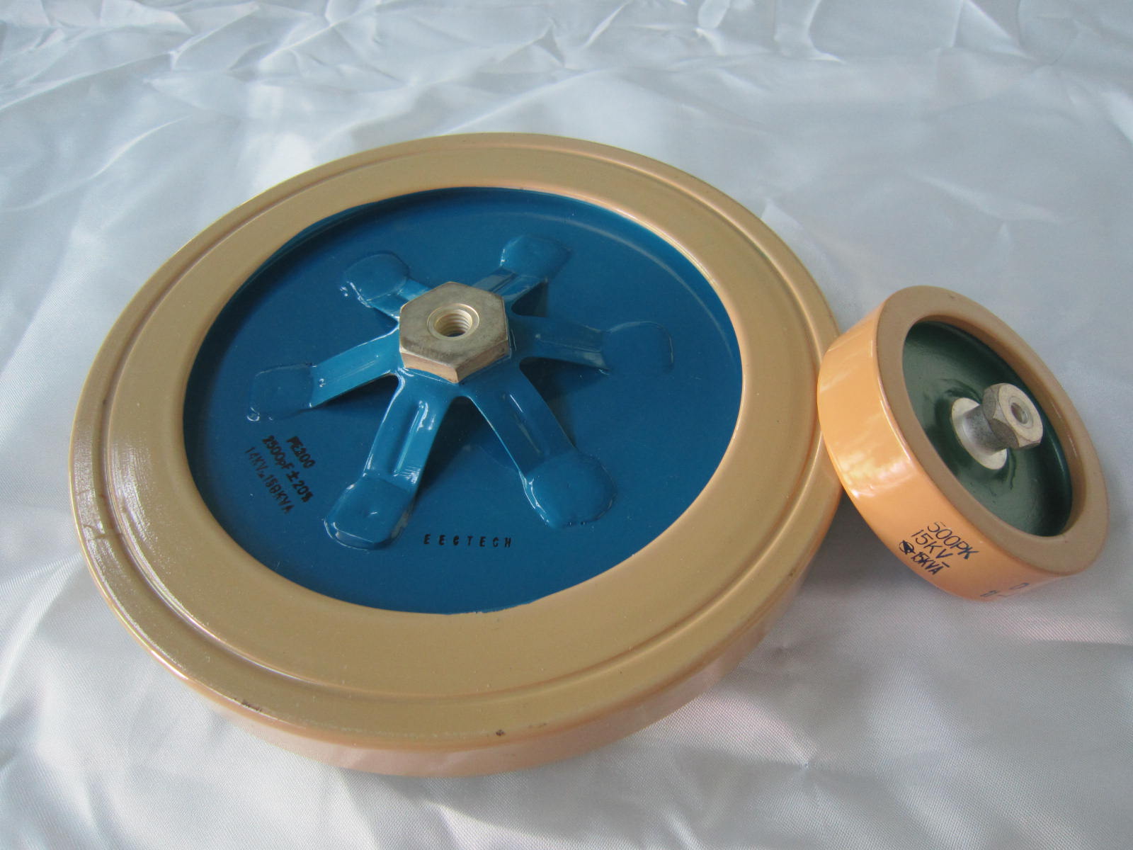 ѹ˨մɵCT8G40KV3300PF