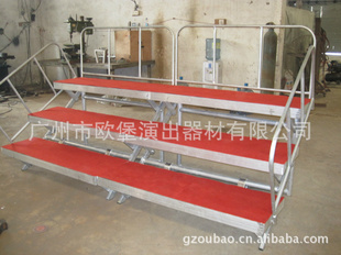 方便存方的三级折叠合唱台(图)