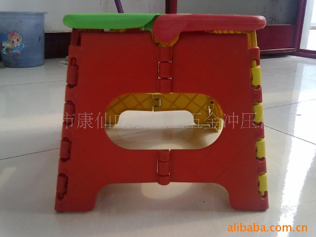 新奇特家具用品:折叠式塑料小坐凳(图)