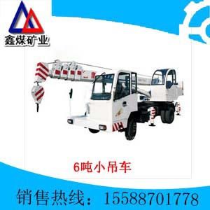 北京小型吊车,6吨自制底盘小型吊车,小型吊车还是鑫煤吊车好