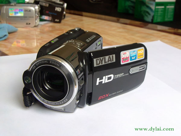 D900