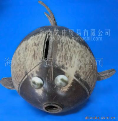 椰雕存钱罐(图)