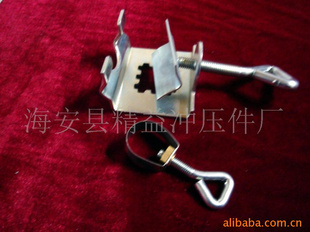宠物笼上的铁夹子