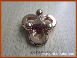 义乌女包配件三角梅花扣批发