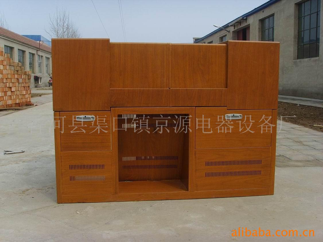 木纹平推式多媒体讲台、电视墙及操作台
