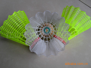 ӥ300