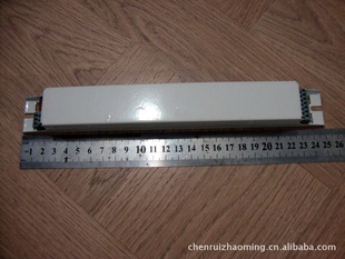 쳣߹T8һ϶2x36WӫƵ