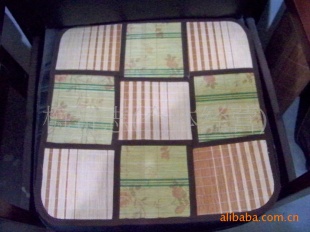 大量多功能坐垫,不怕沙发软,30元一个