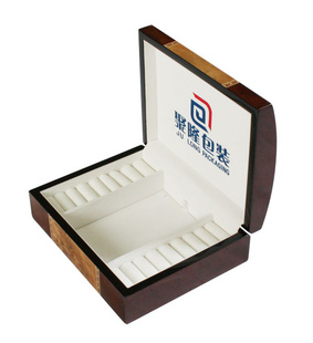 鱦