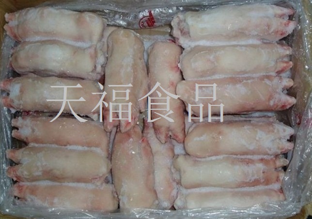 䶳
