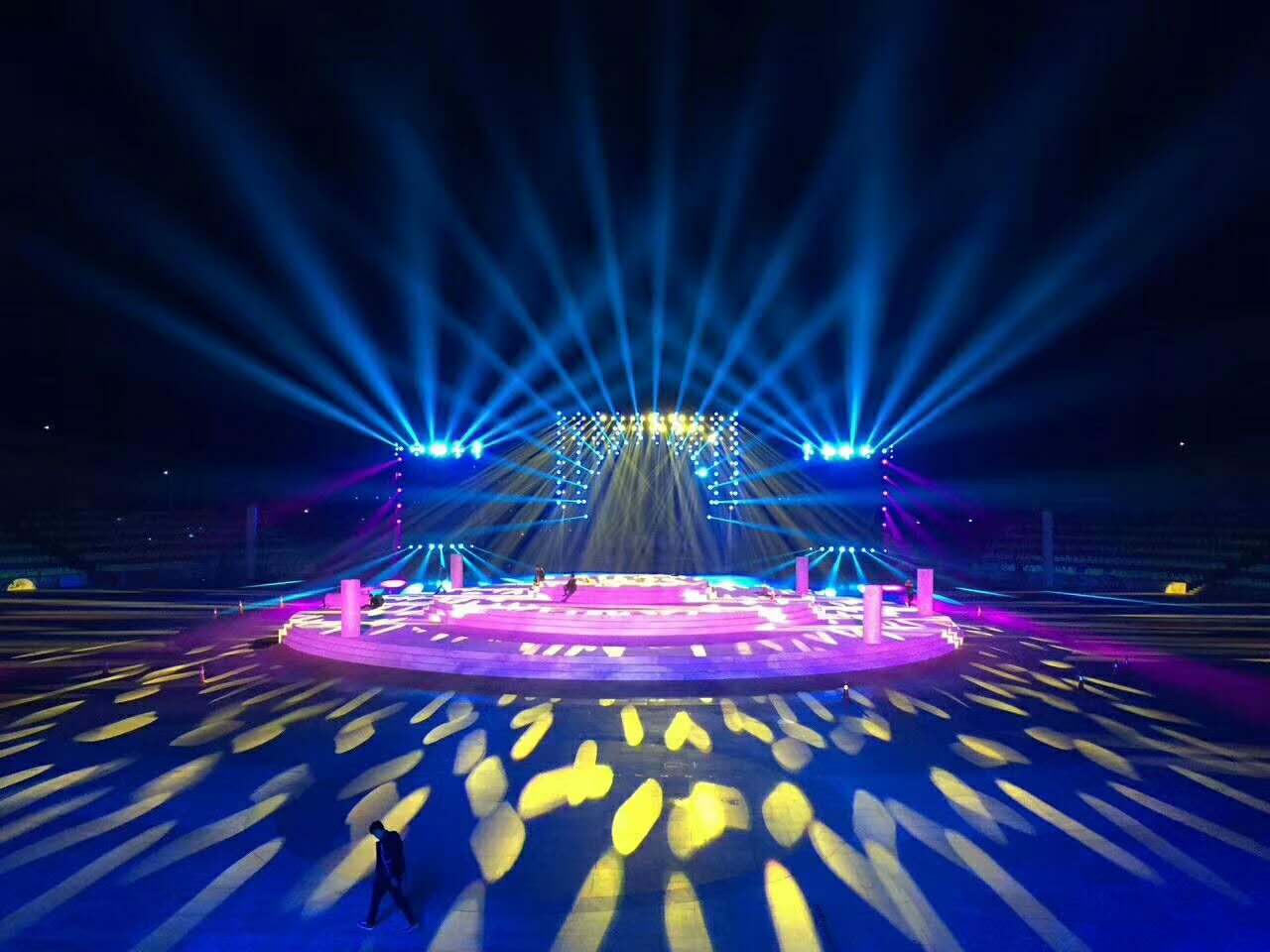 提供LED显示屏灯光音响舞台搭建上海畅廷