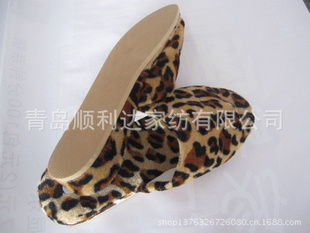 豹纹性感露趾拖鞋EVA鞋底加工各种类型室内拖鞋。